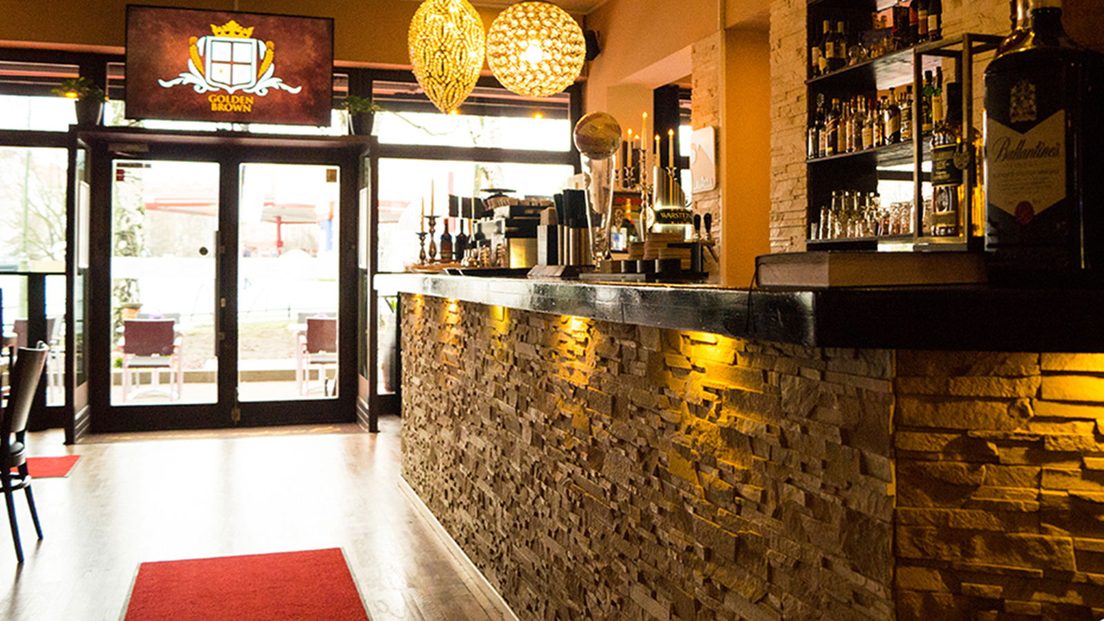 Berlin & Brandenburgs beste Sommerorte / Golden Brown / Bar & Restaurant