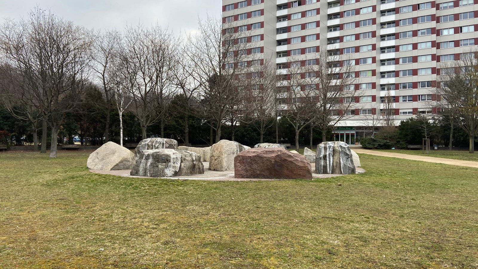 IDKOKDW-Steine-Platz-der-vereinten-Nationen