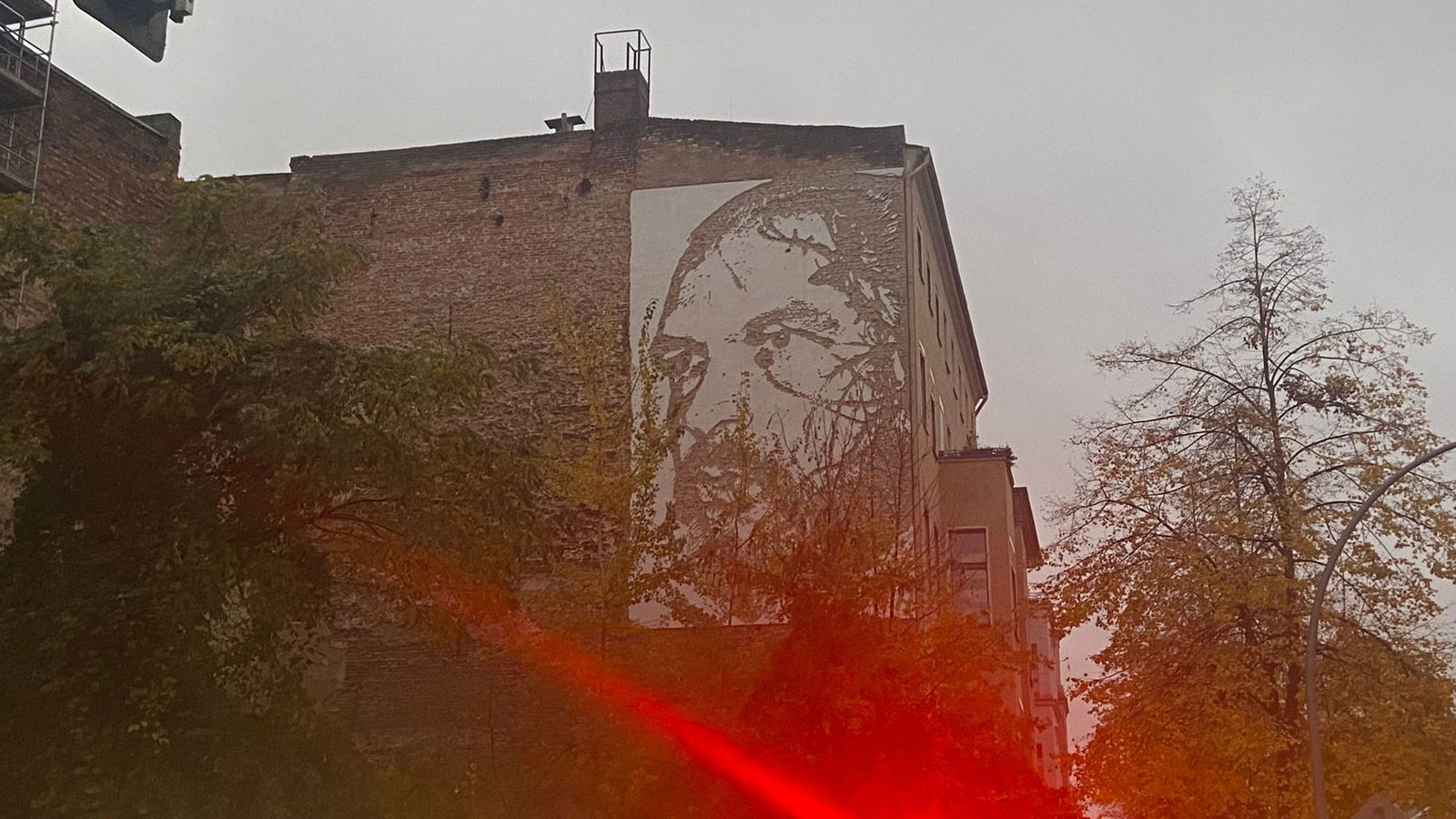 IDKOKDW Der grimmige Mann in Schoeneberg