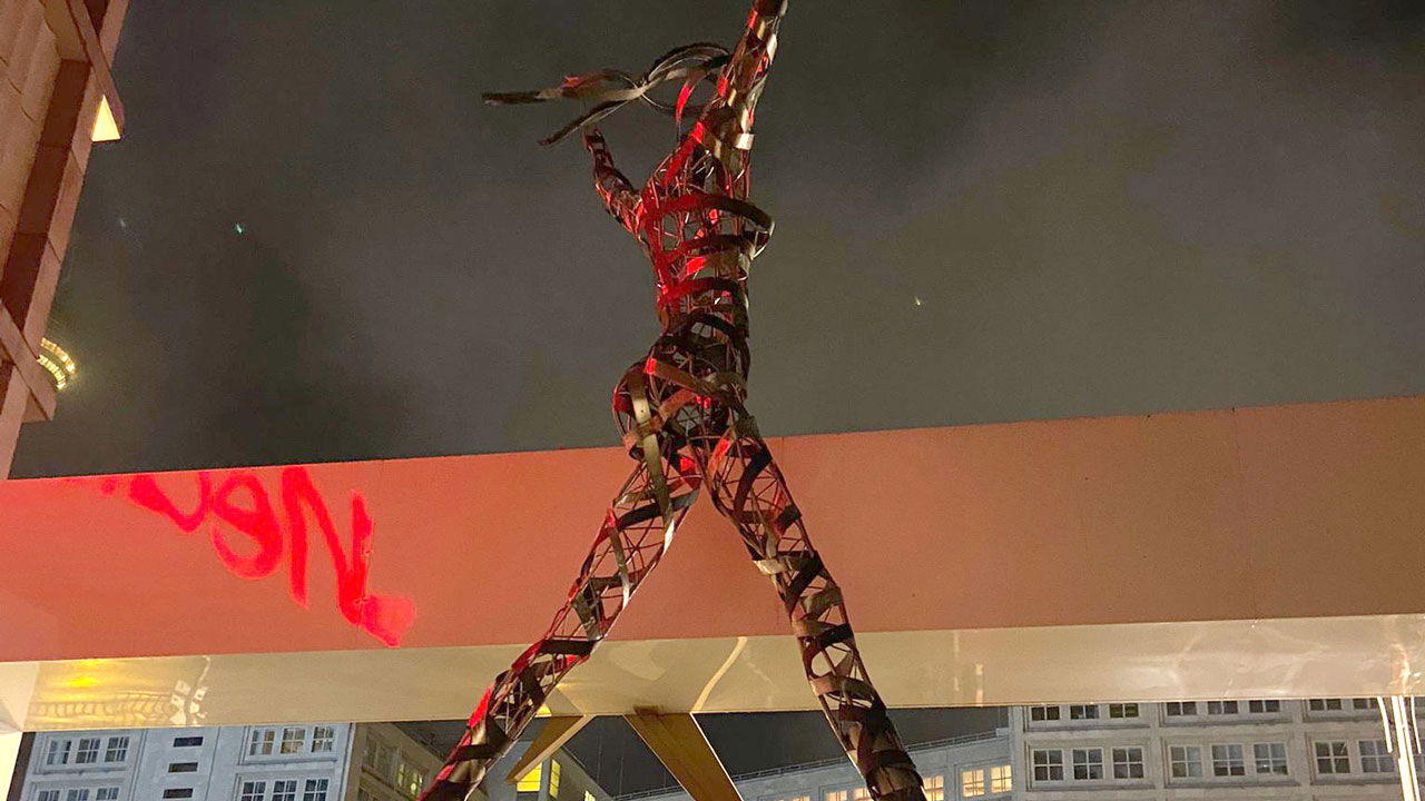 IDKOKDW Die Statue vorm Alexa