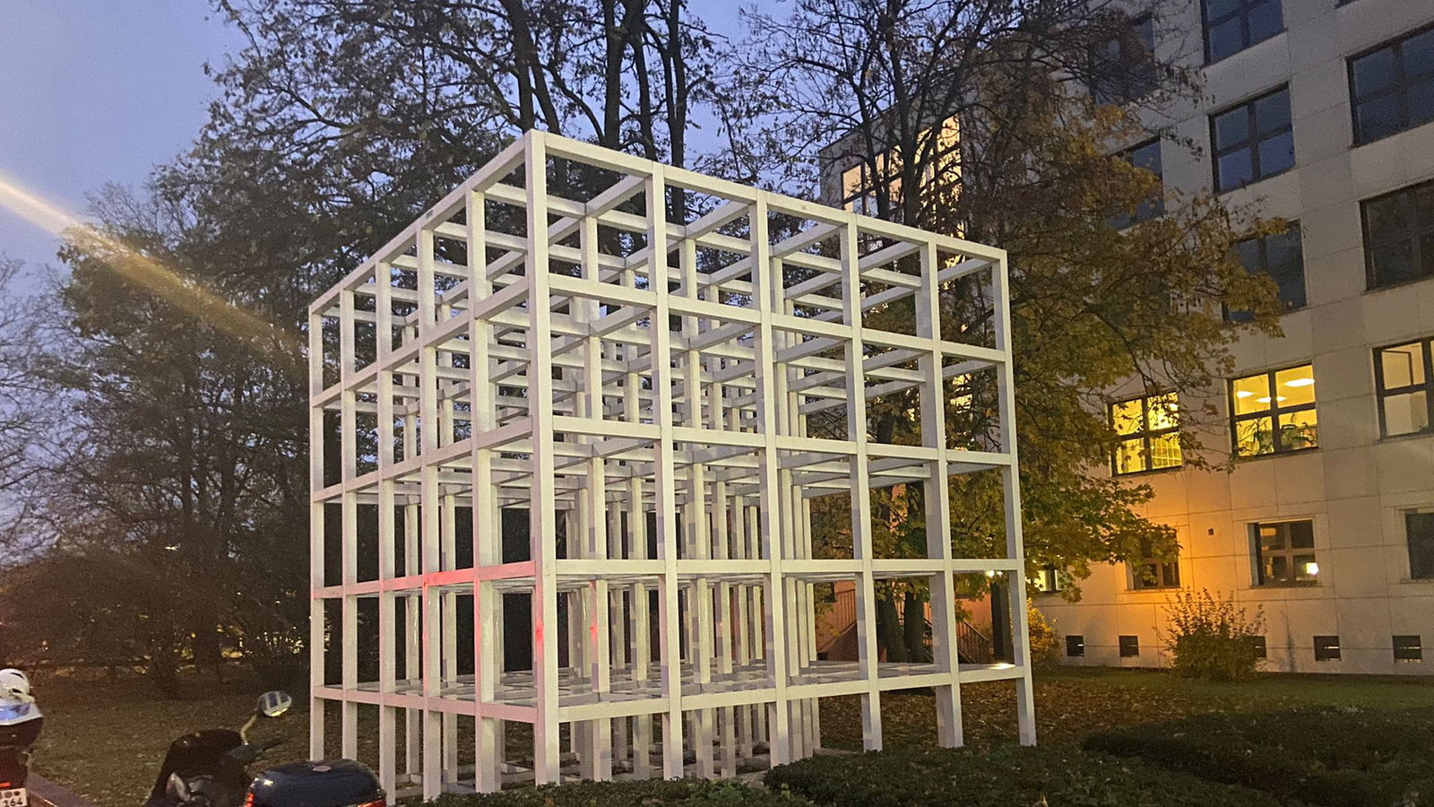 Die Würfel vor dem Amtsgericht Kreuzberg