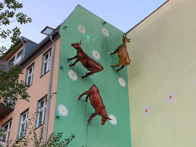 Was Hängt An Der Wand Und Gibt Jedem Die Hand Die Kühe an der Wand in Prenzlauer Berg | Berliner Rundfunk
