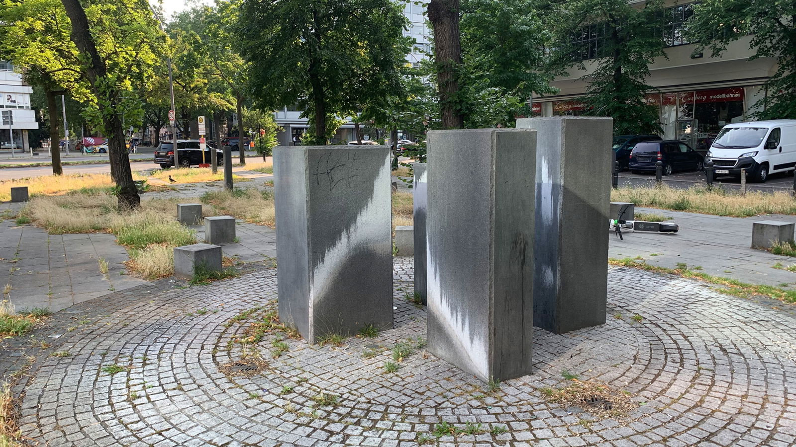 brf-idkokdw-stelen-friedrich-hollaender-platz