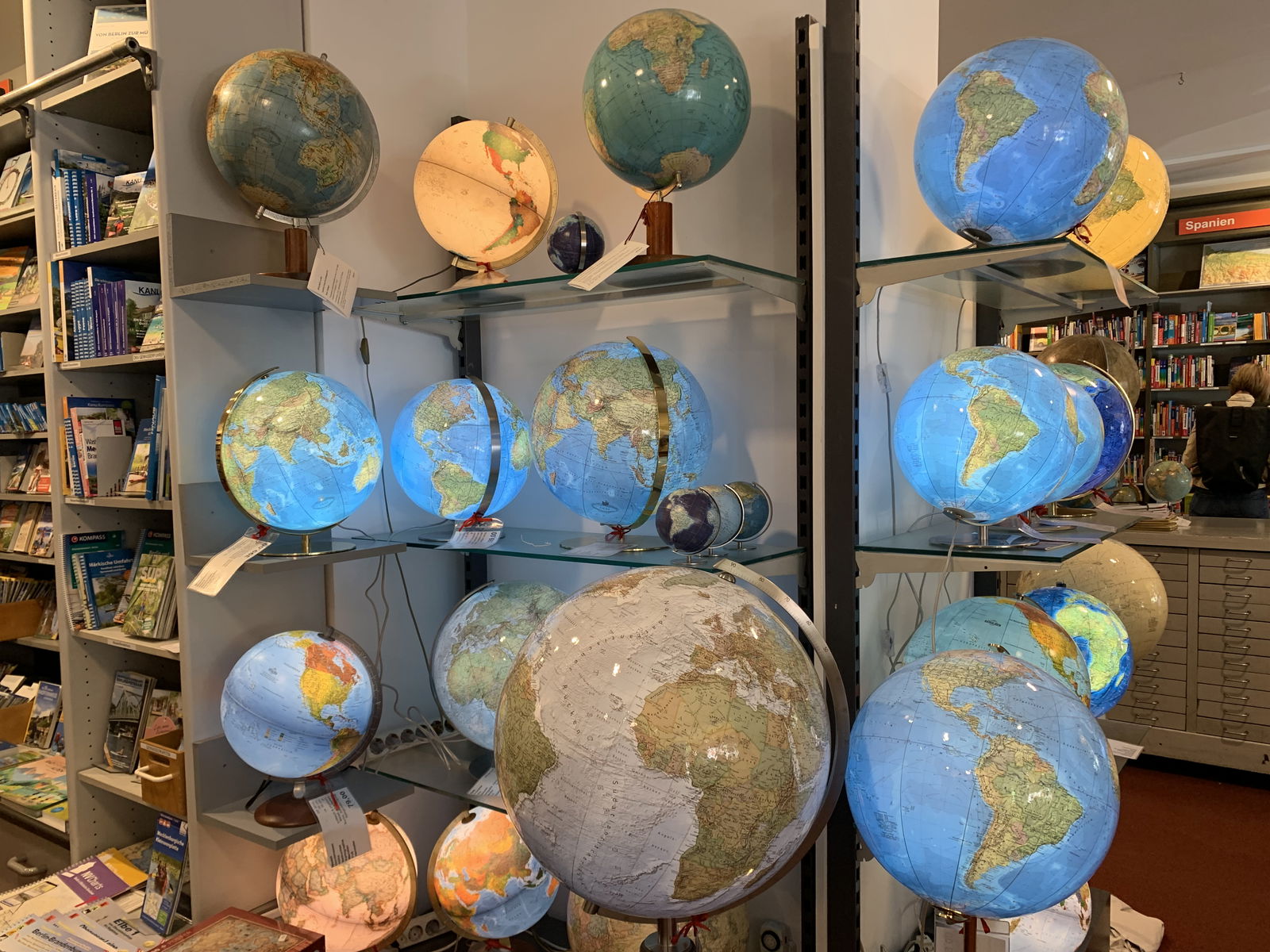 S-Bahnhof Savignyplatz