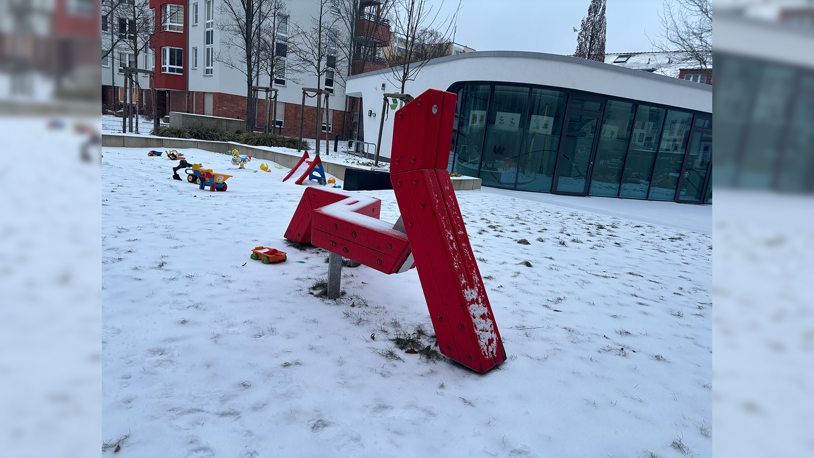 Rote Balken in Friedrichsfelde Headerbild