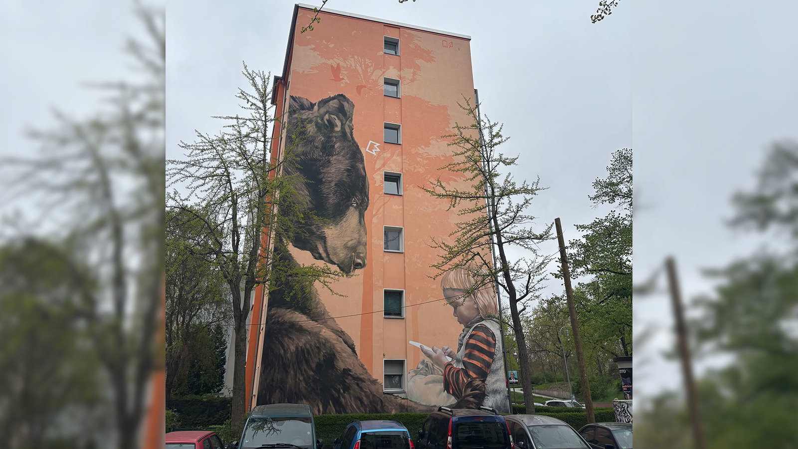 Baum Bär und Mädchen