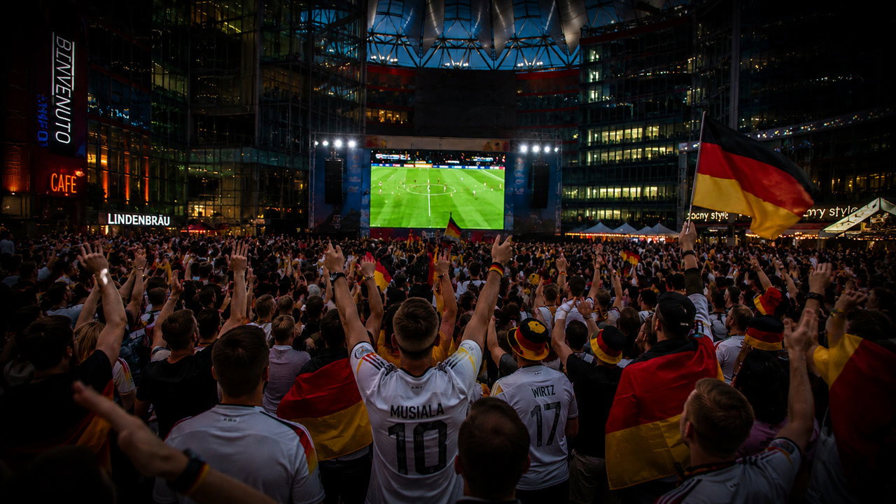 Public Viewing im Center am Potsdamer Platz