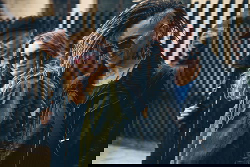 Punks distanzierten sich – sowohl äußerlich, als auch musikalisch – meist klar von der bestehenden Gesellschaft und Politik. fotolia.de © Andrey Kiselev (#210489500) 