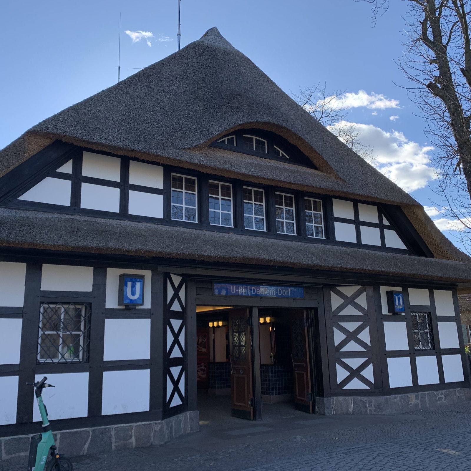 U-Bahnhof Dahlem Dorf